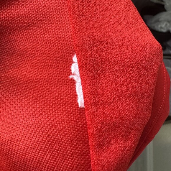 Red Sleeveless Crop Top By Attirance With Scoop Neck & Fitted Design - Picture 5 of 6